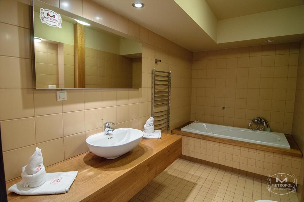 Metropol Hotel Srem Bilik gambar